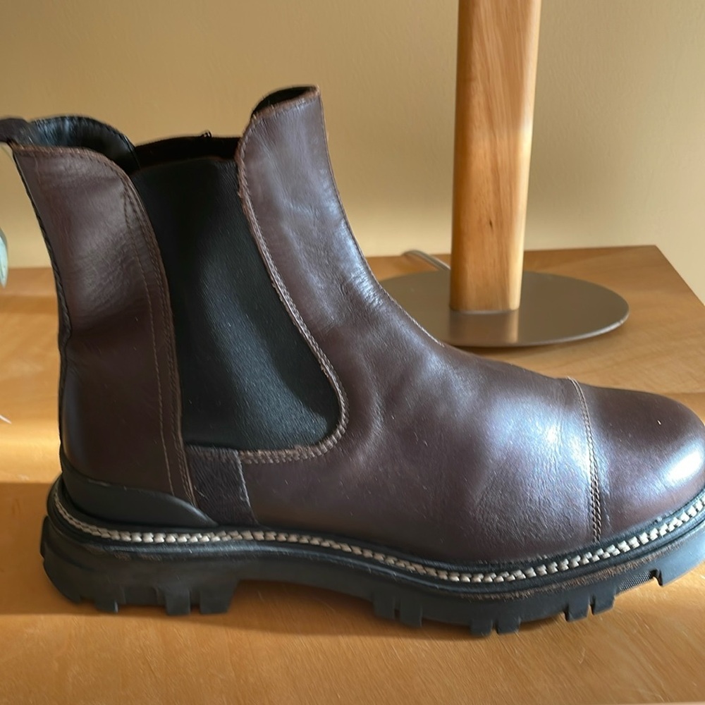 Men’s size 9 Prada boots